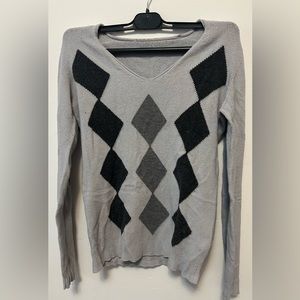 gray sizeS sweater with long sleeves, good condition